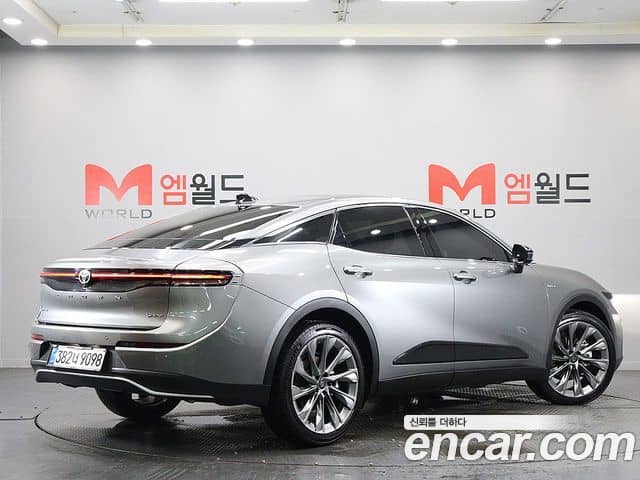 Toyota Crown Crossover
