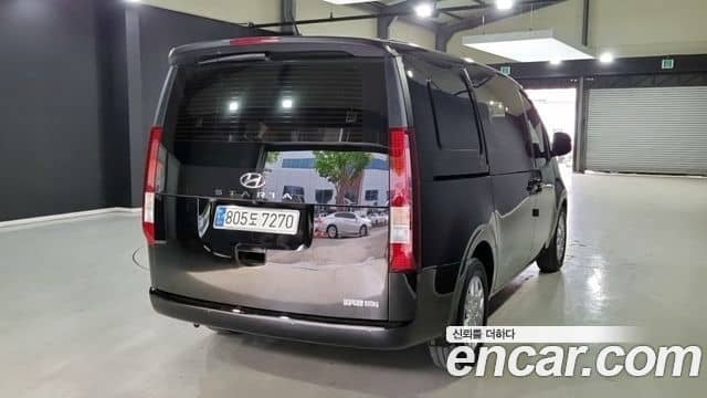 Hyundai Staria
