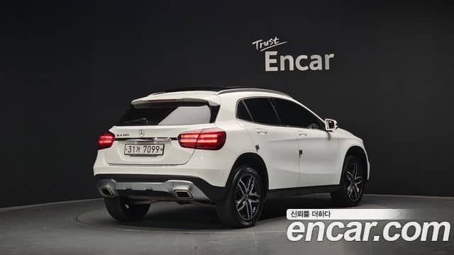 Mercedes-Benz GLA-Class