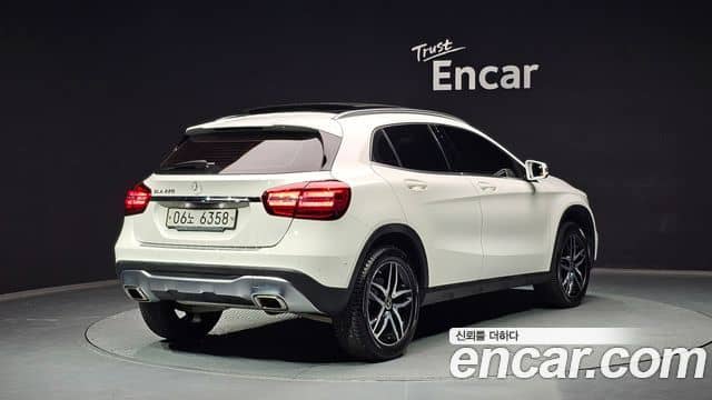 Mercedes-Benz GLA-Class