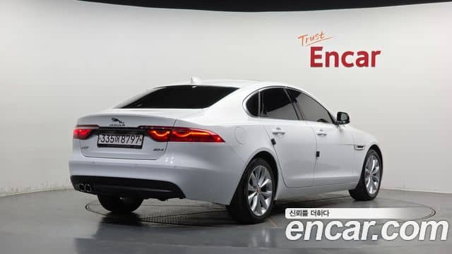 Jaguar XF