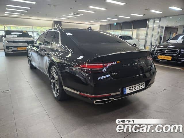 Genesis G90
