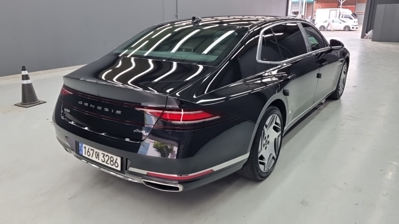 Genesis G90