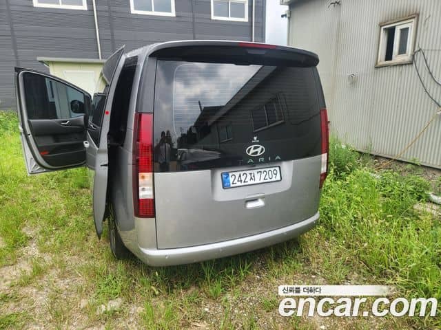 Hyundai Staria