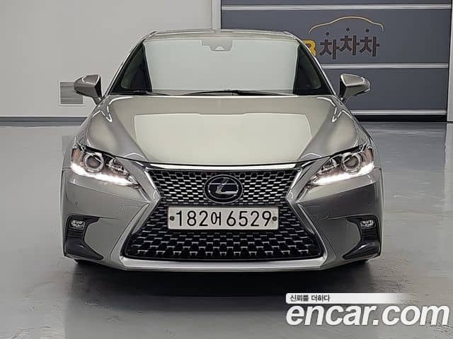 Lexus CT200h