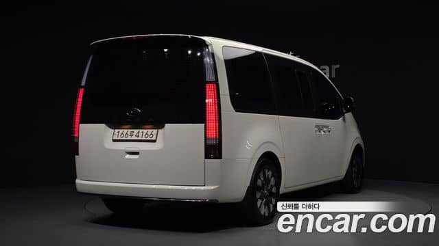 Hyundai Staria