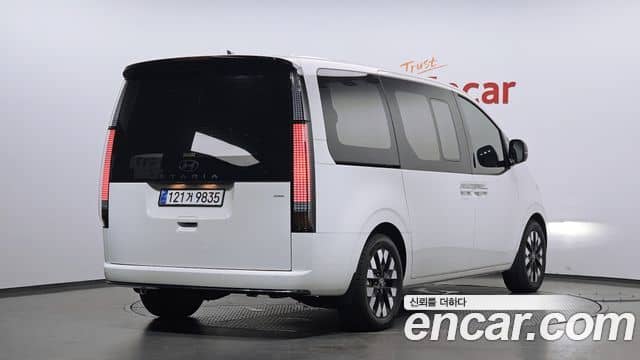 Hyundai Staria