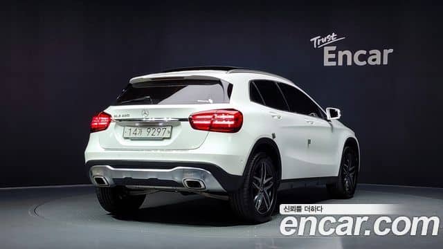 Mercedes-Benz GLA-Class