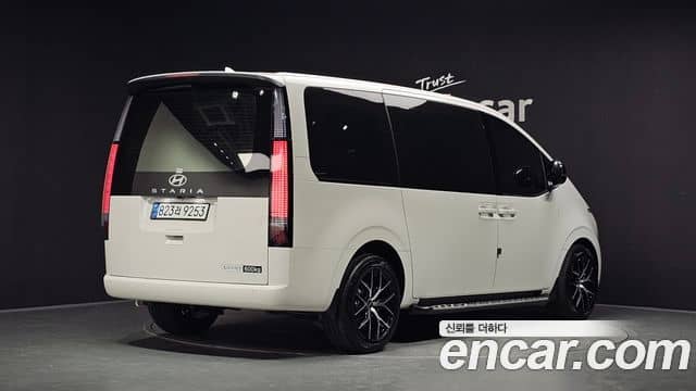 Hyundai Staria