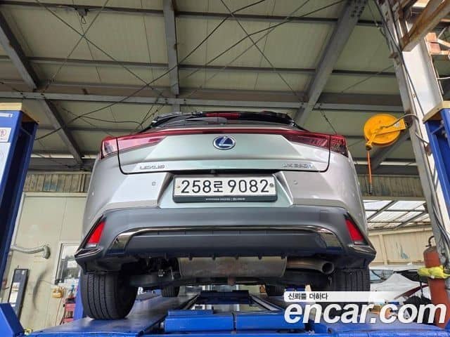Lexus UX250h