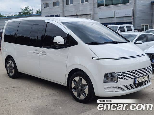 Hyundai Staria