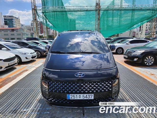 Hyundai Staria