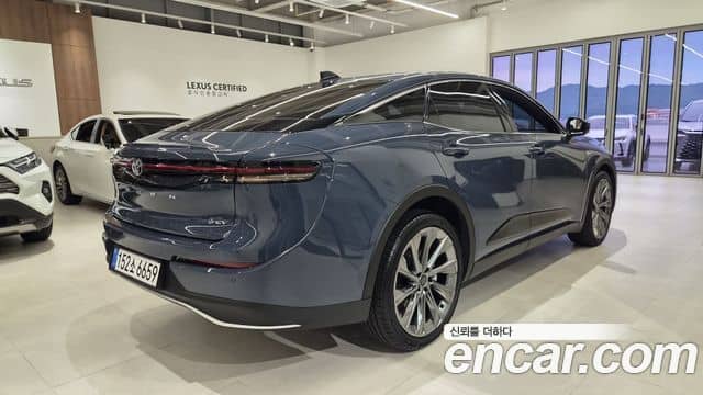 Toyota Crown Crossover