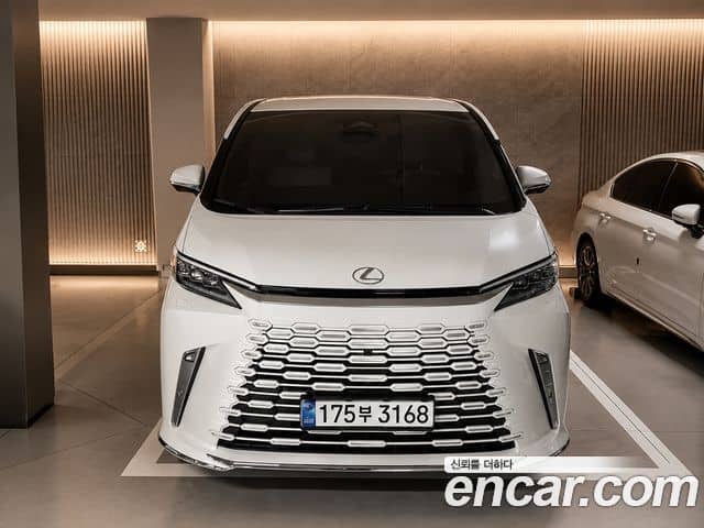 Lexus LM