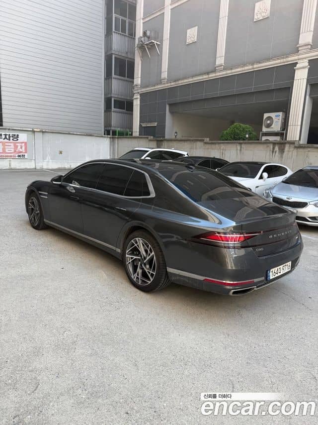 Genesis G90
