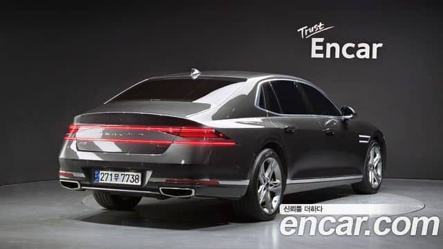 Genesis G90