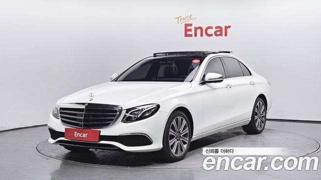 Mercedes-Benz E-Class — фото 1