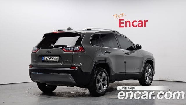 Jeep Cherokee — фото 1