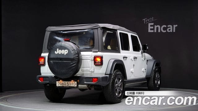 Jeep Wrangler — фото 1