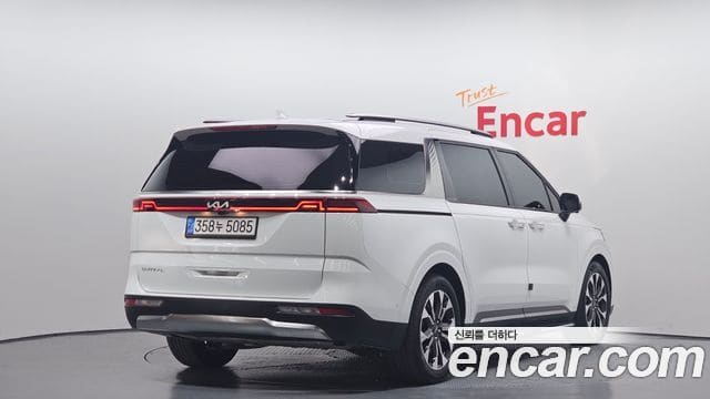 Kia Carnival — фото 1