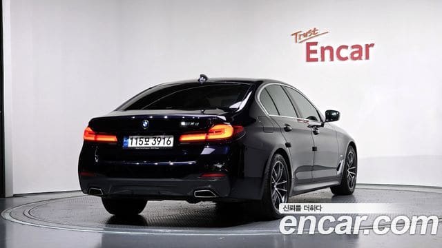 BMW 5 Series — фото 1
