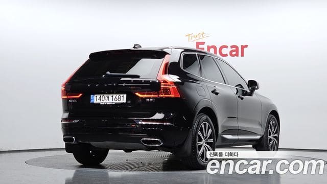 Volvo XC60 — фото 1