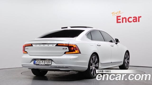 Volvo S90 — фото 1
