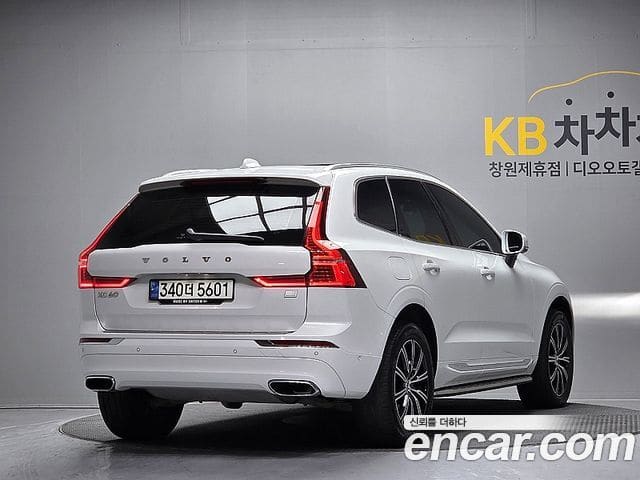 Volvo XC60 — фото 1