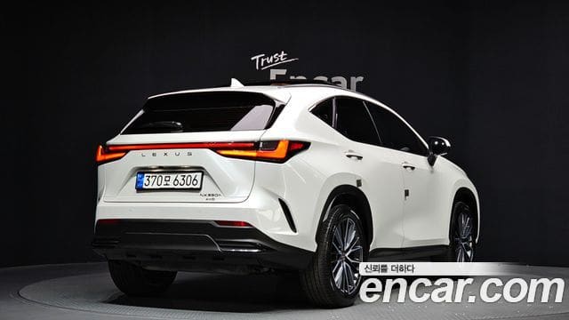 Lexus NX350h — фото 1