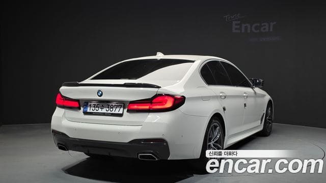 BMW 5 Series — фото 1