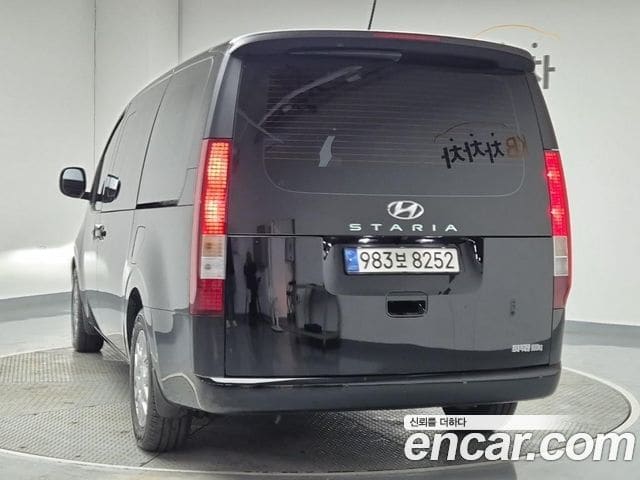 Hyundai Staria — фото 1