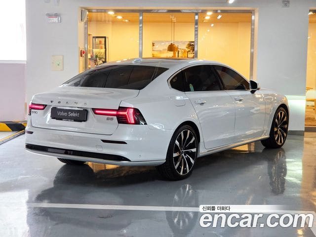 Volvo S90 — фото 1