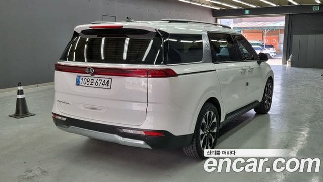 Kia Carnival — фото 1