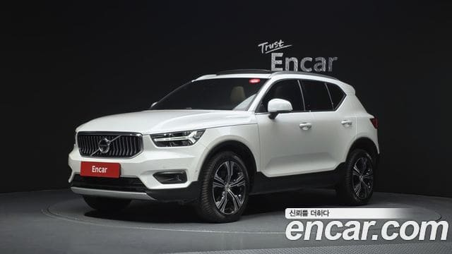 Volvo XC40 — фото 1