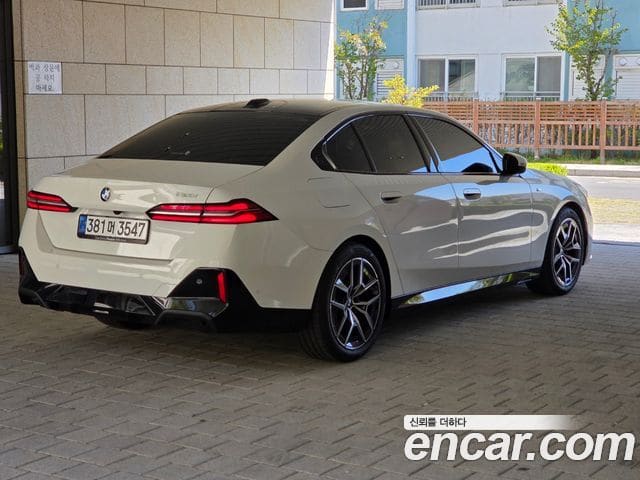 BMW 5 Series — фото 1