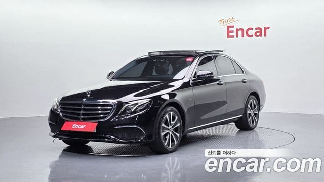 Mercedes-Benz E-Class — фото 1