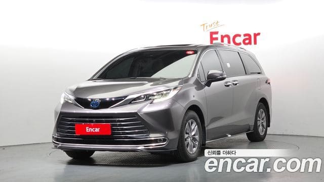 Toyota Sienna — фото 1