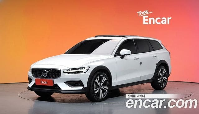 Volvo V60 Cross Country — фото 1