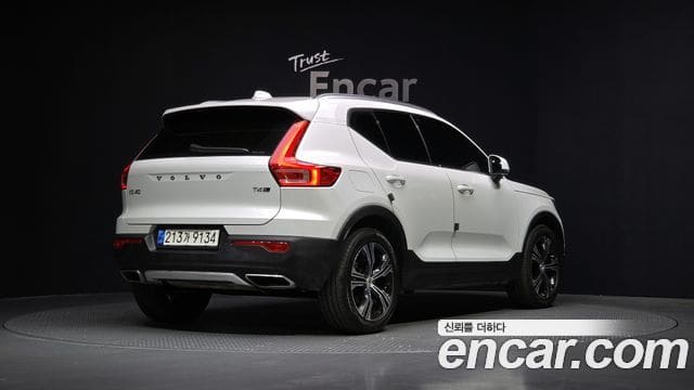 Volvo XC40 — фото 1