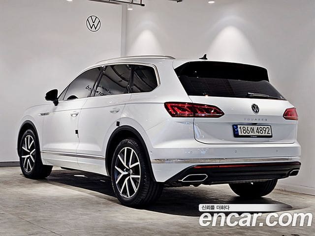 Volkswagen Touareg — фото 1