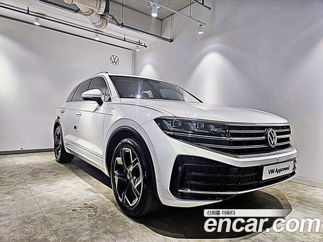 Volkswagen Touareg — фото 1