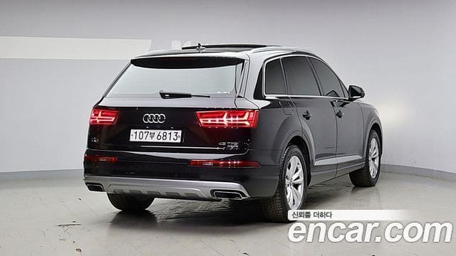 Audi Q7 — фото 1