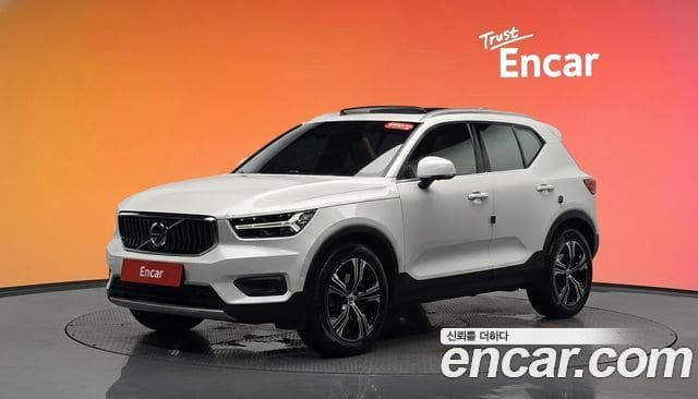 Volvo XC40 — фото 1