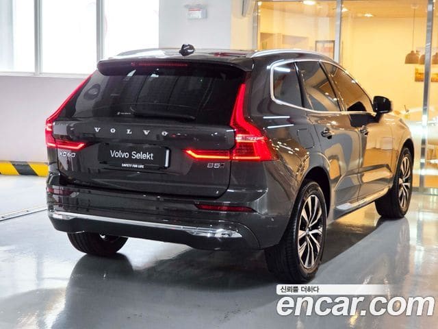 Volvo XC60 — фото 1