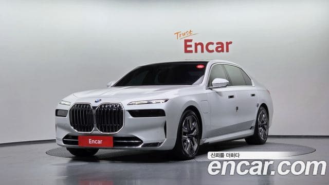 BMW 7 Series — фото 1