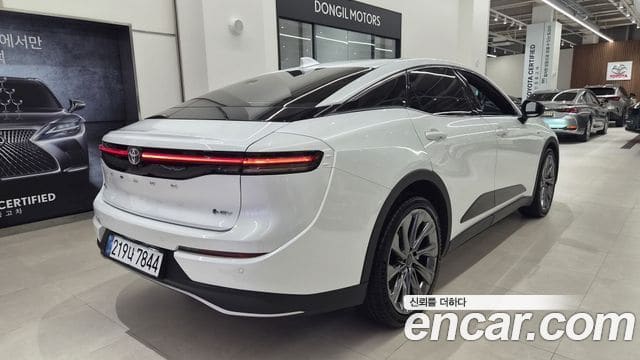 Toyota Crown Crossover — фото 1