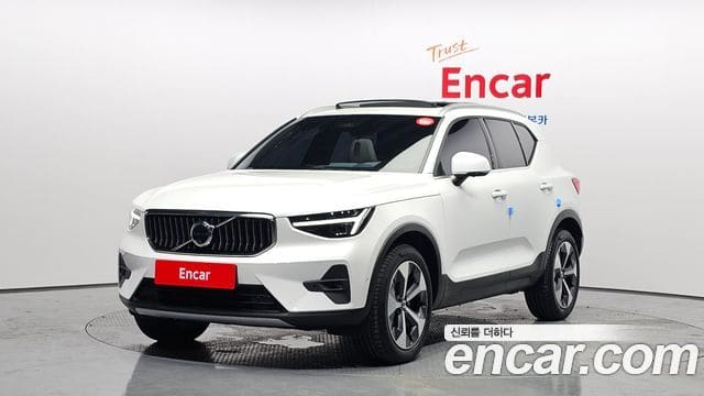 Volvo XC40 — фото 1