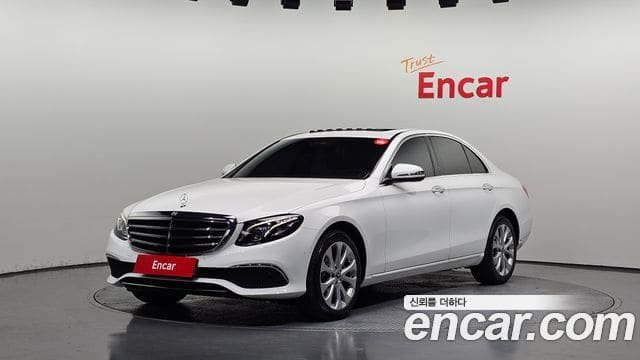 Mercedes-Benz E-Class — фото 1