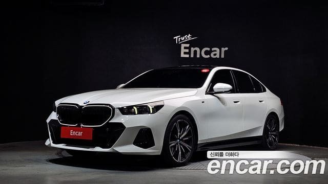 BMW 5 Series — фото 1