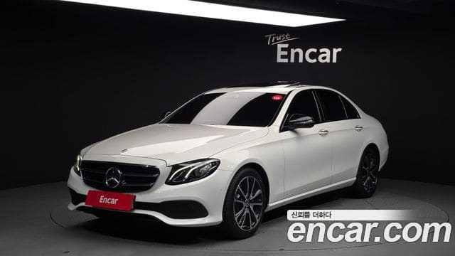 Mercedes-Benz E-Class — фото 1